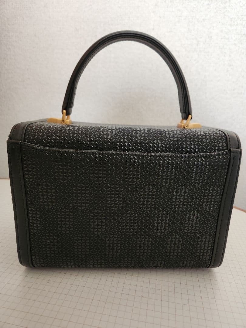 印伝屋高級ボックス型ハンドバッグ