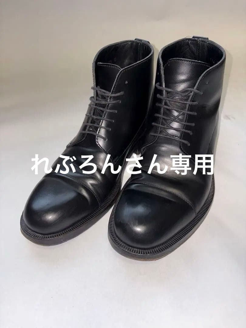 GUCCI ブラックブーツ チェーン装飾付き