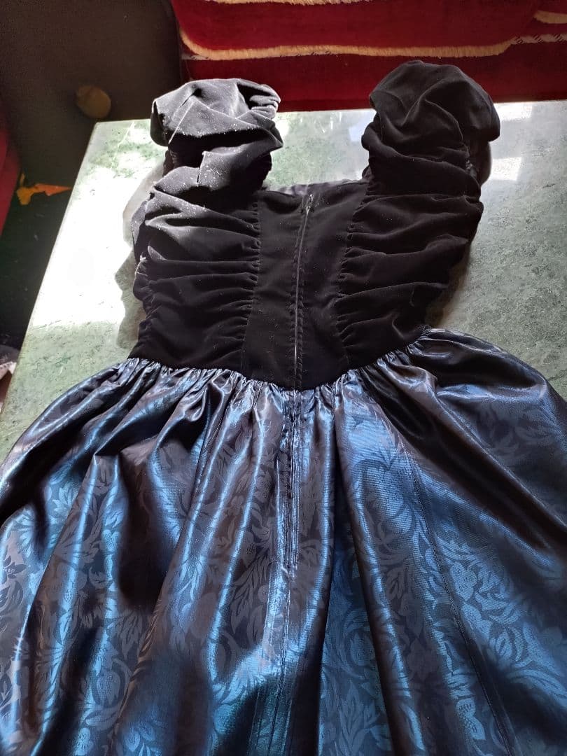 美品 ローラアシュレイ エレガントな上部ベルベット、ダークブルーパーティードレス