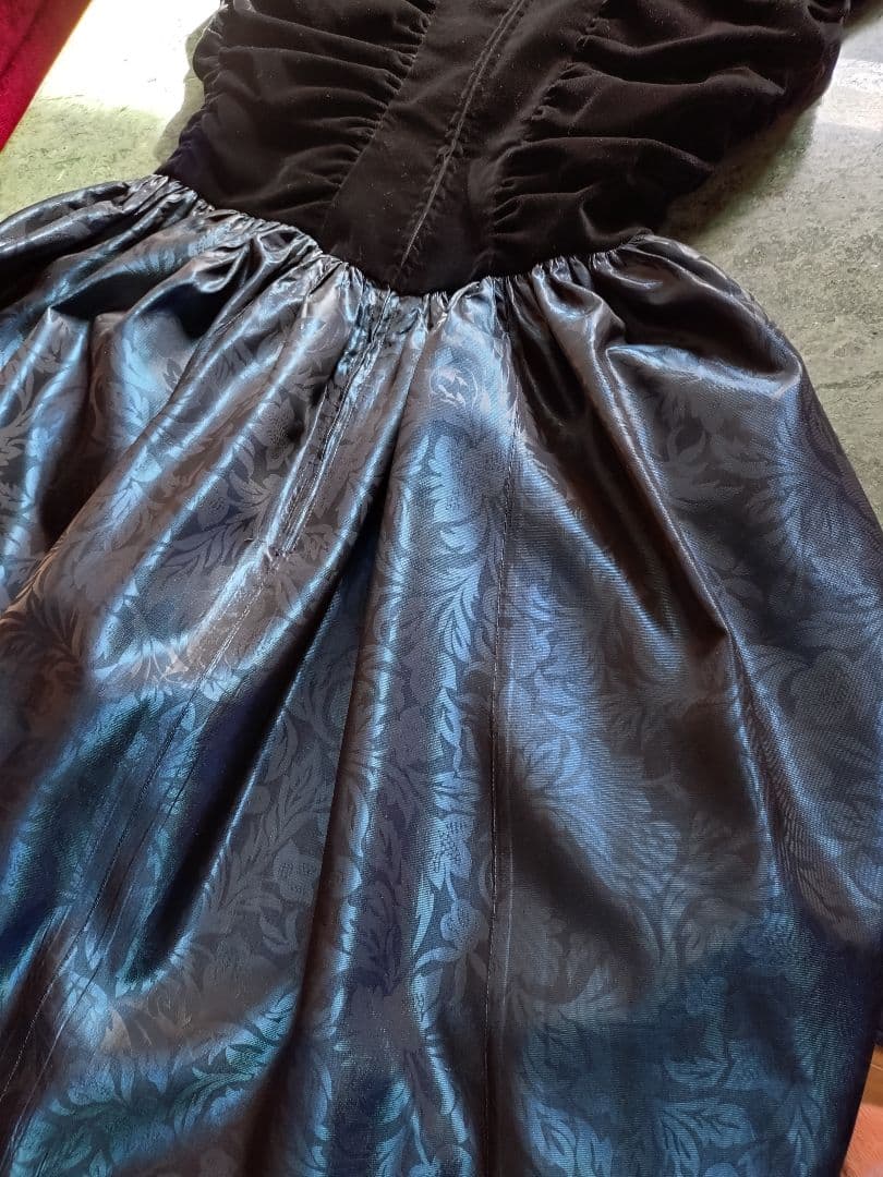 美品 ローラアシュレイ エレガントな上部ベルベット、ダークブルーパーティードレス