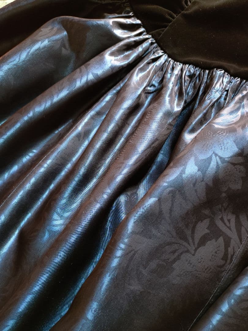 美品 ローラアシュレイ エレガントな上部ベルベット、ダークブルーパーティードレス