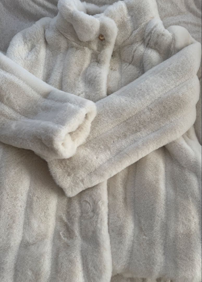 ジャケット・アウター herlipto Winter Love Faux Fur Long Coat