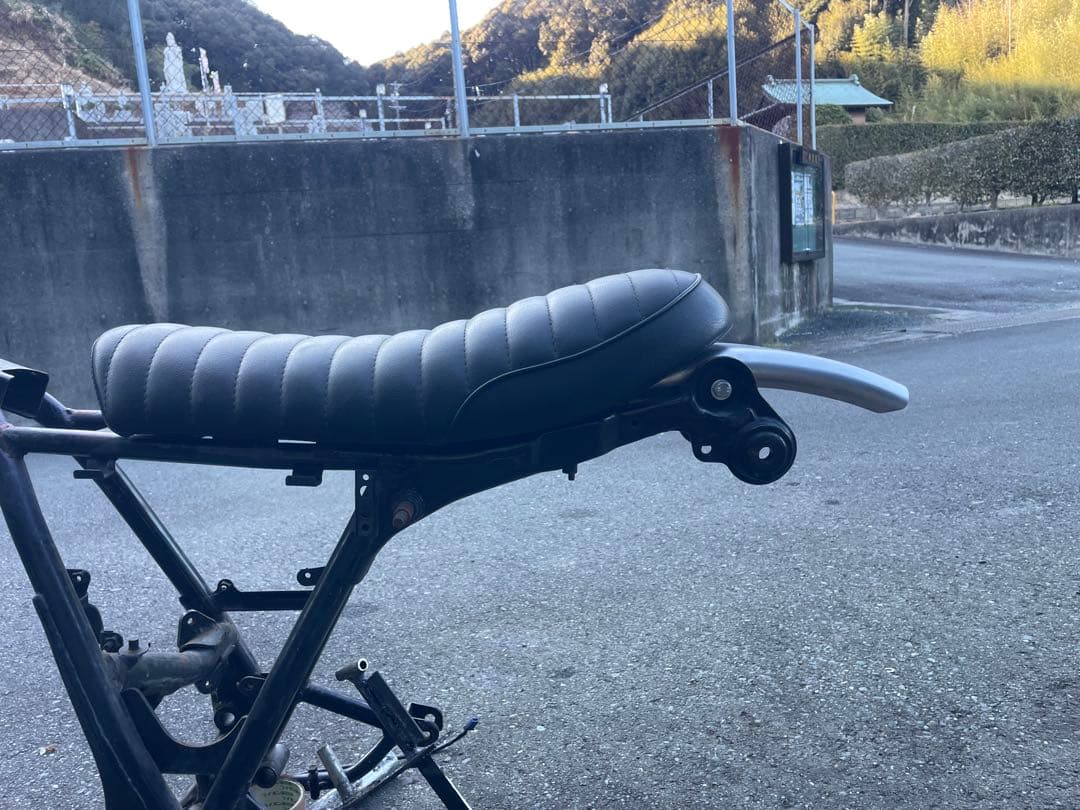 sr400 ボルトオン　フラットフェンダー　ボバーカフェレーサーリアフェンダー