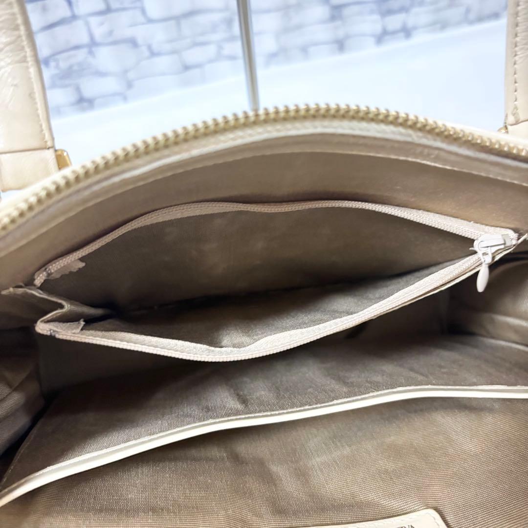 ヴァレンティノガラヴァーニ・エピレザー トートバッグ肩掛け A4可 保存袋付き