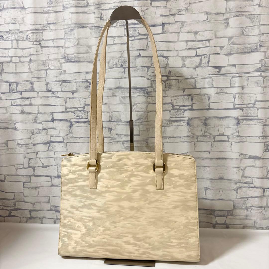 ヴァレンティノガラヴァーニ・エピレザー トートバッグ肩掛け A4可 保存袋付き