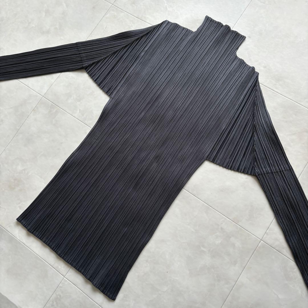 美品✨ プリーツプリーズ ハイネック長袖トップス チャコール 3 体型カバー