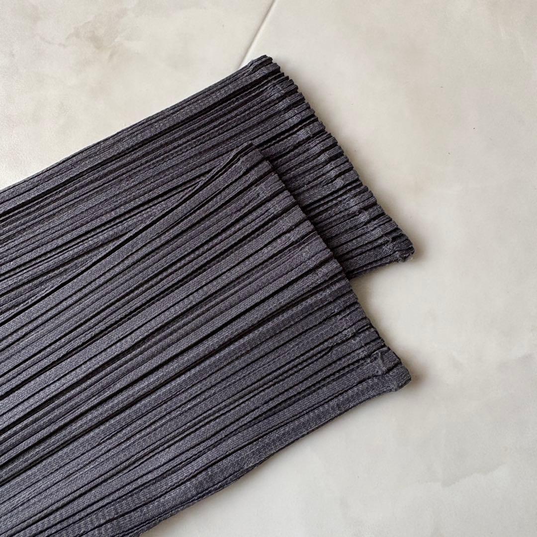 美品✨ プリーツプリーズ ハイネック長袖トップス チャコール 3 体型カバー