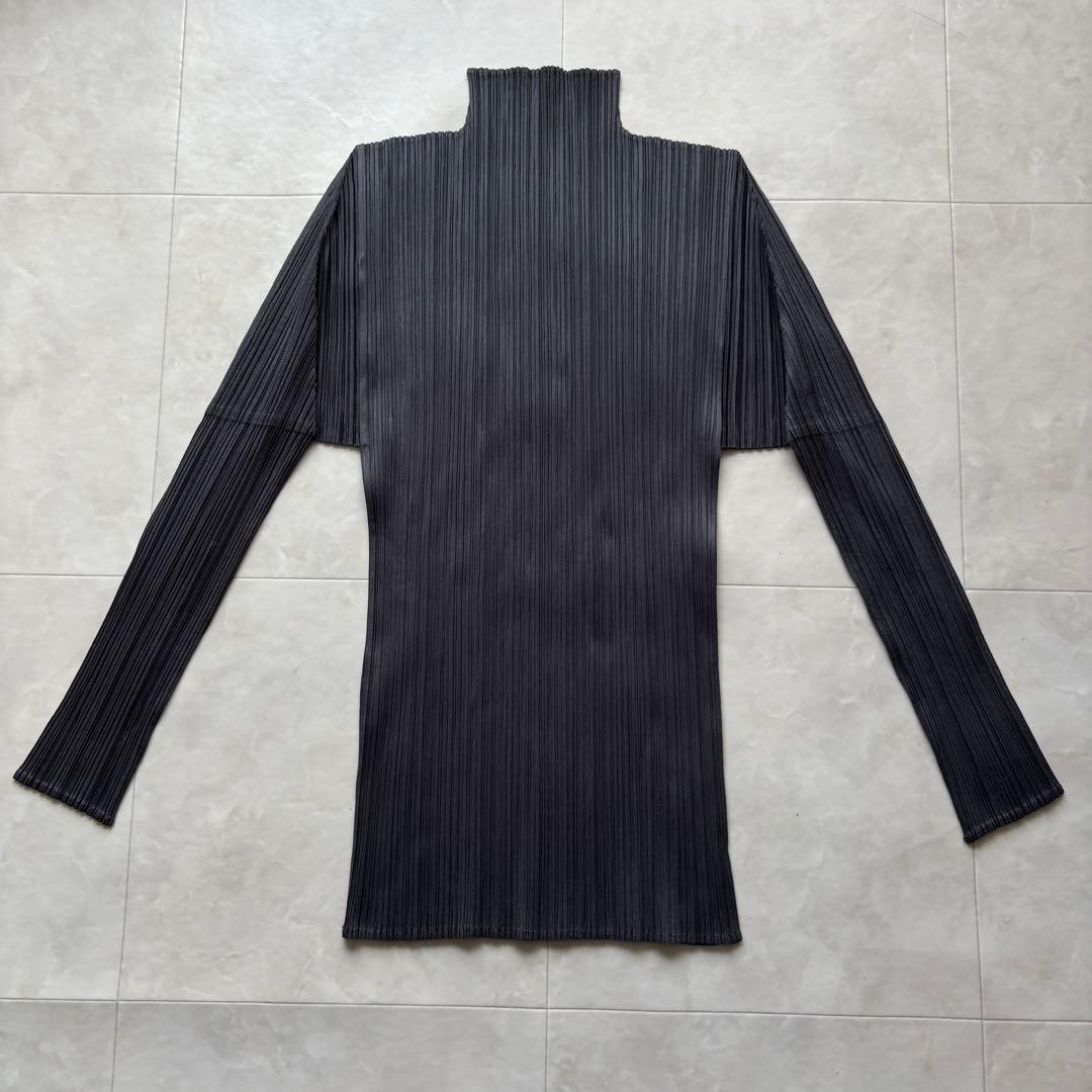 美品✨ プリーツプリーズ ハイネック長袖トップス チャコール 3 体型カバー