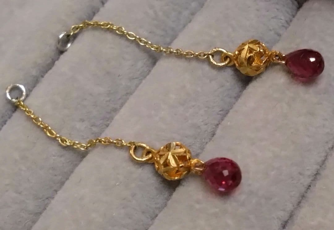 K18 ピアスチャームペア ロードライトガーネット