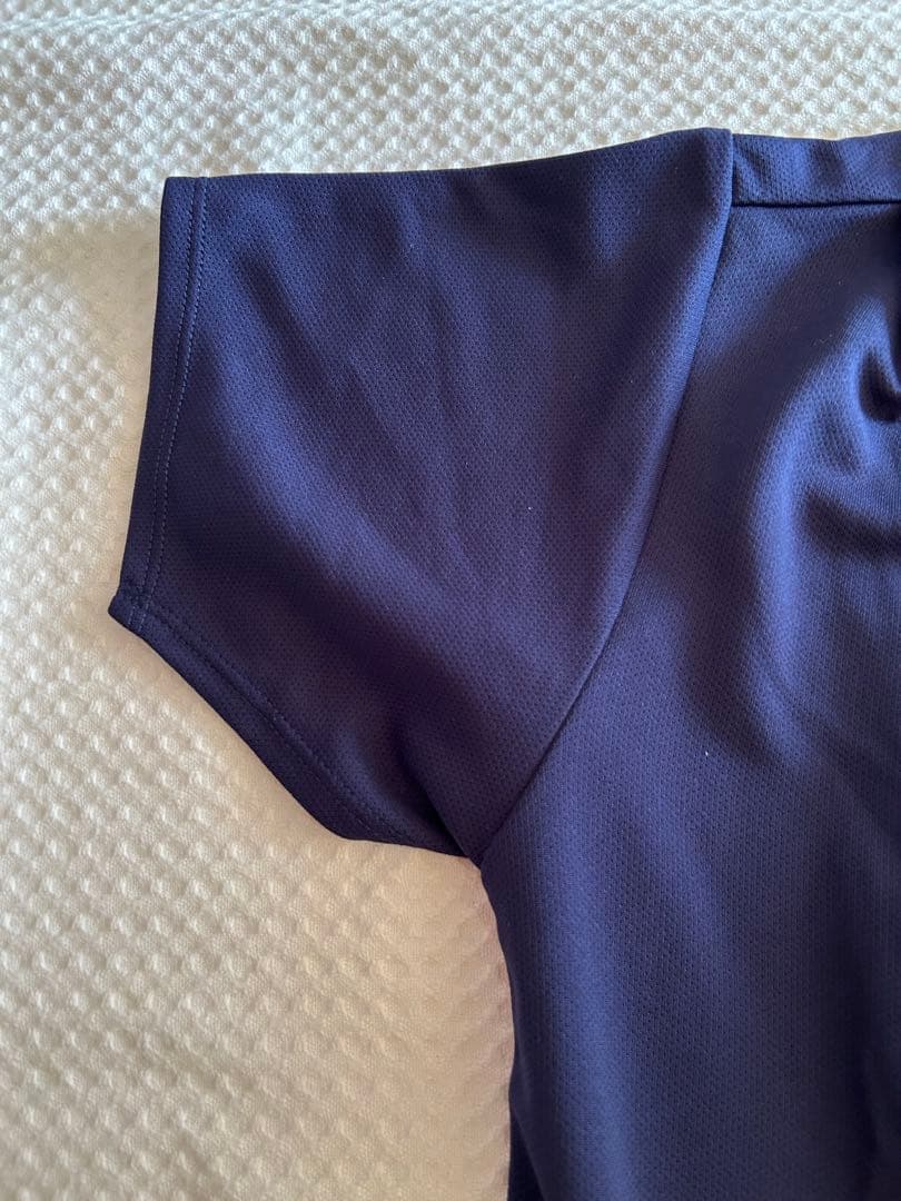 フィラ　テニスウェア　紺色トップス　Mサイズ　新品