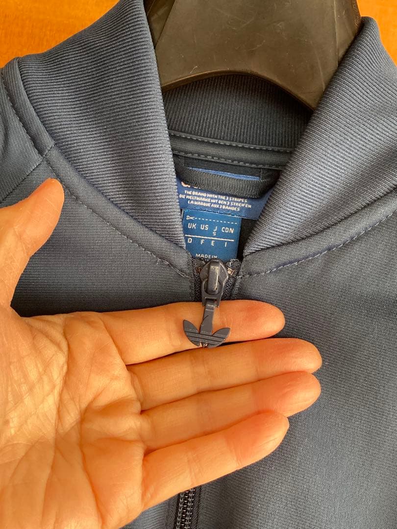 adidasアディダスレディーススポーツ、スタジャン、ジャンパー