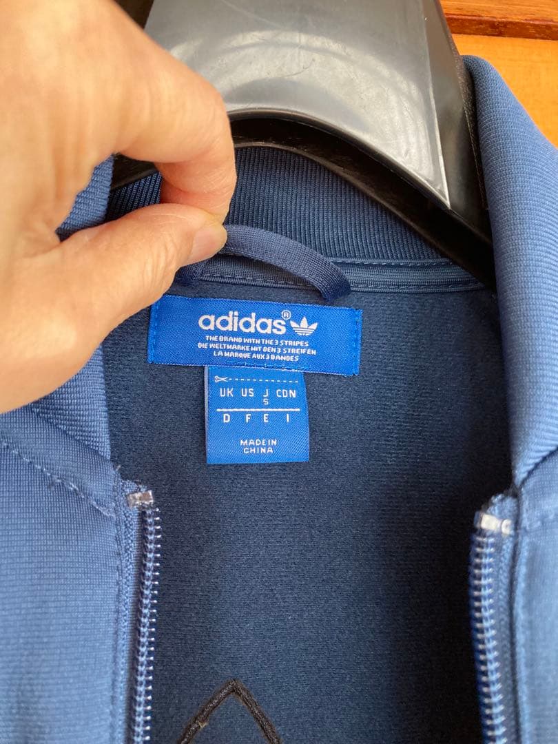 adidasアディダスレディーススポーツ、スタジャン、ジャンパー