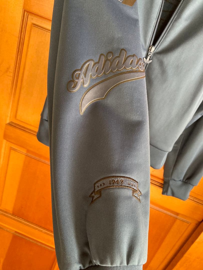 adidasアディダスレディーススポーツ、スタジャン、ジャンパー