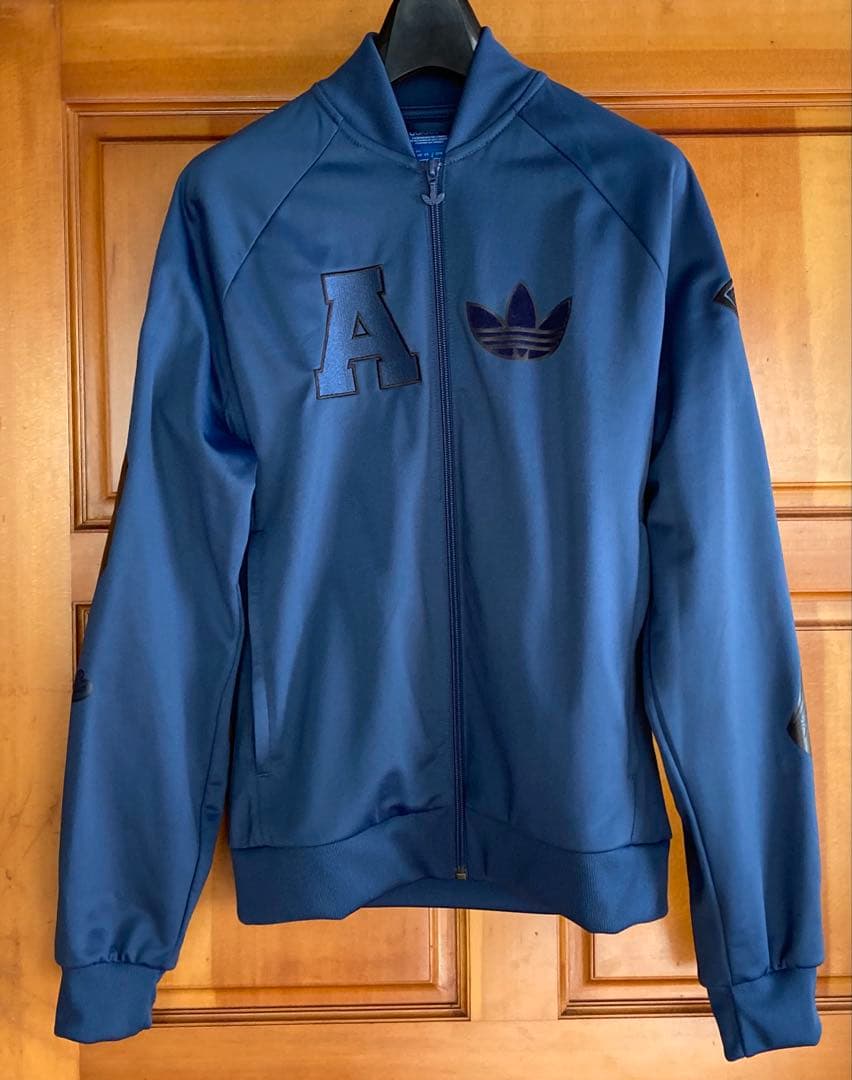 adidasアディダスレディーススポーツ、スタジャン、ジャンパー