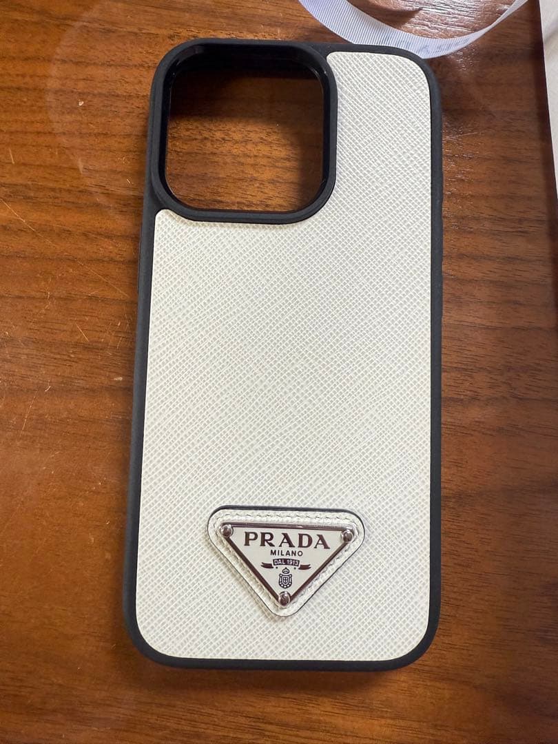 PRADA iPhone16pro ホワイト プラダ