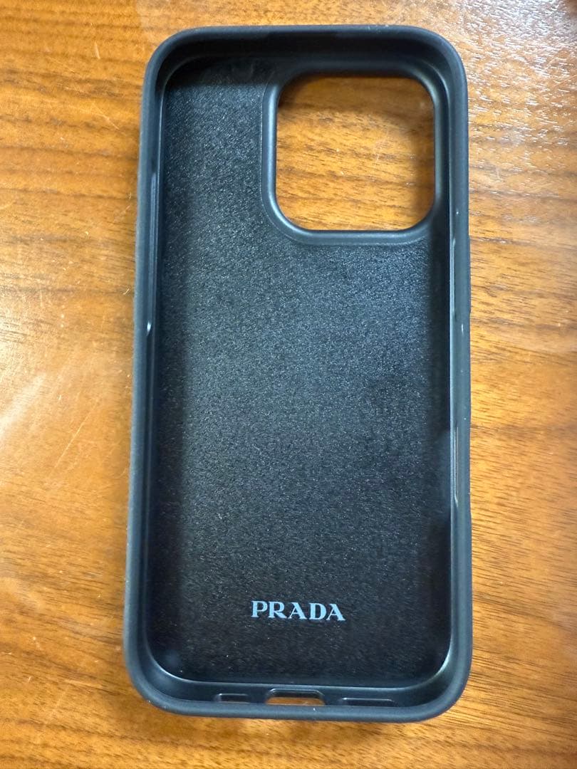 PRADA iPhone16pro ホワイト プラダ