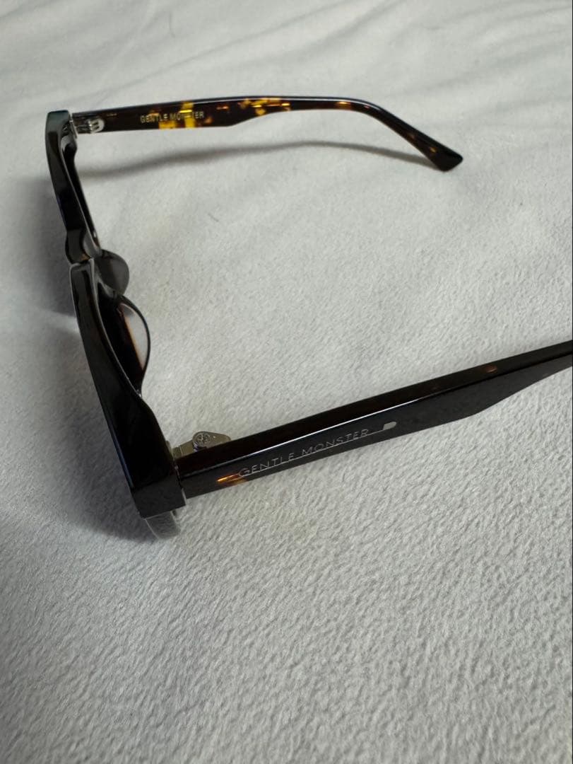 【GENTLE MONSTER】ヌメル T1 サングラス / ブラック フレーム