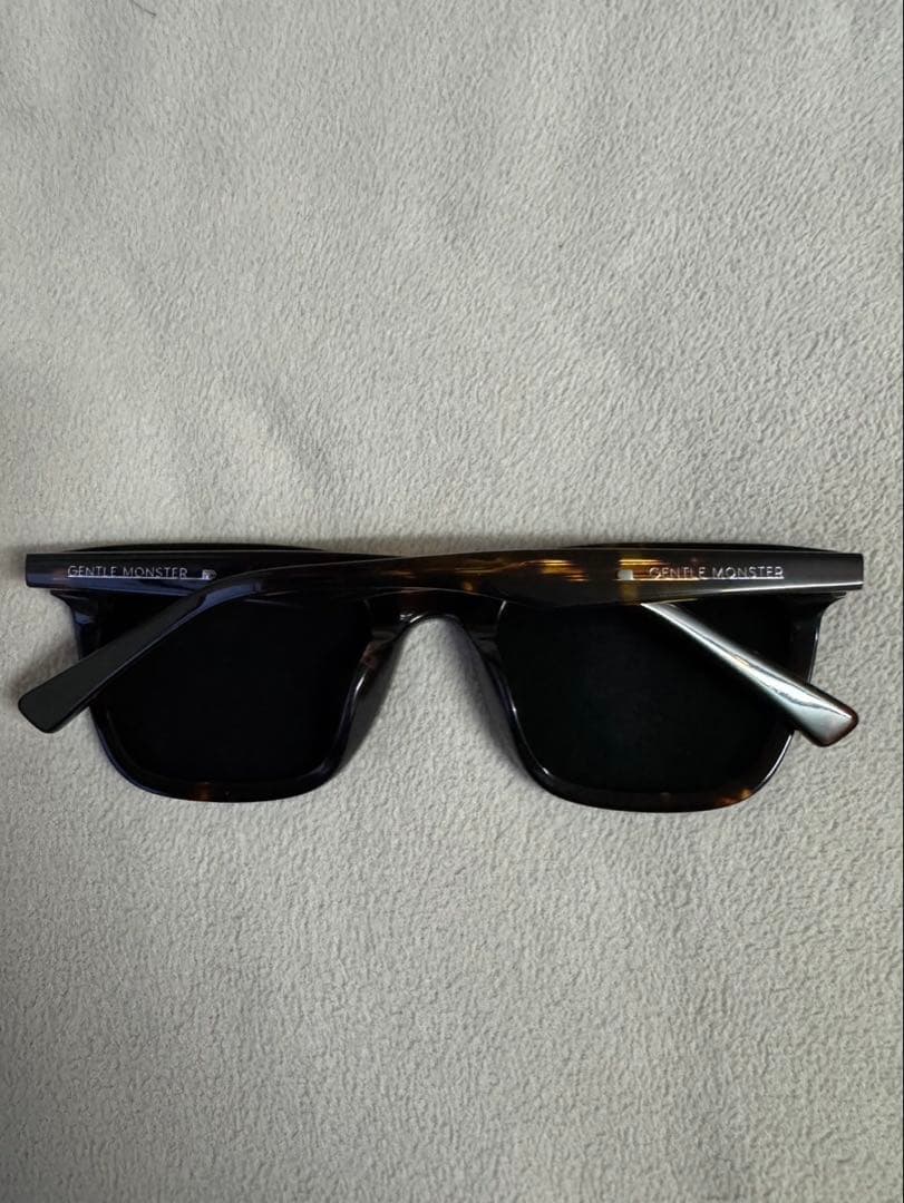 【GENTLE MONSTER】ヌメル T1 サングラス / ブラック フレーム