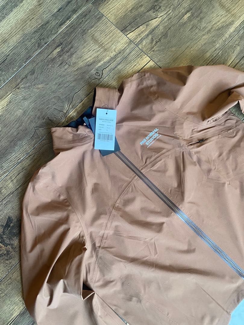 本知夢　新品　Women Essential Shield Jacket