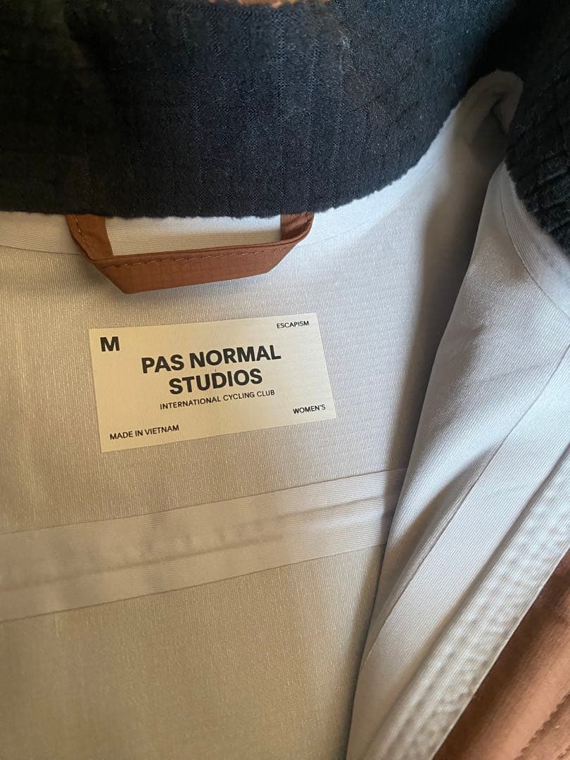 本知夢　新品　Women Essential Shield Jacket