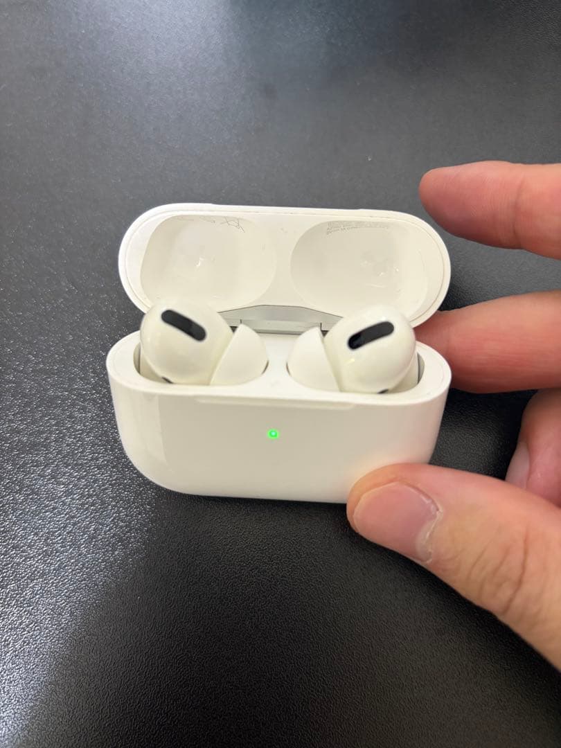 【美品】AirPods Pro (A2084) 本体 充電ケース付き