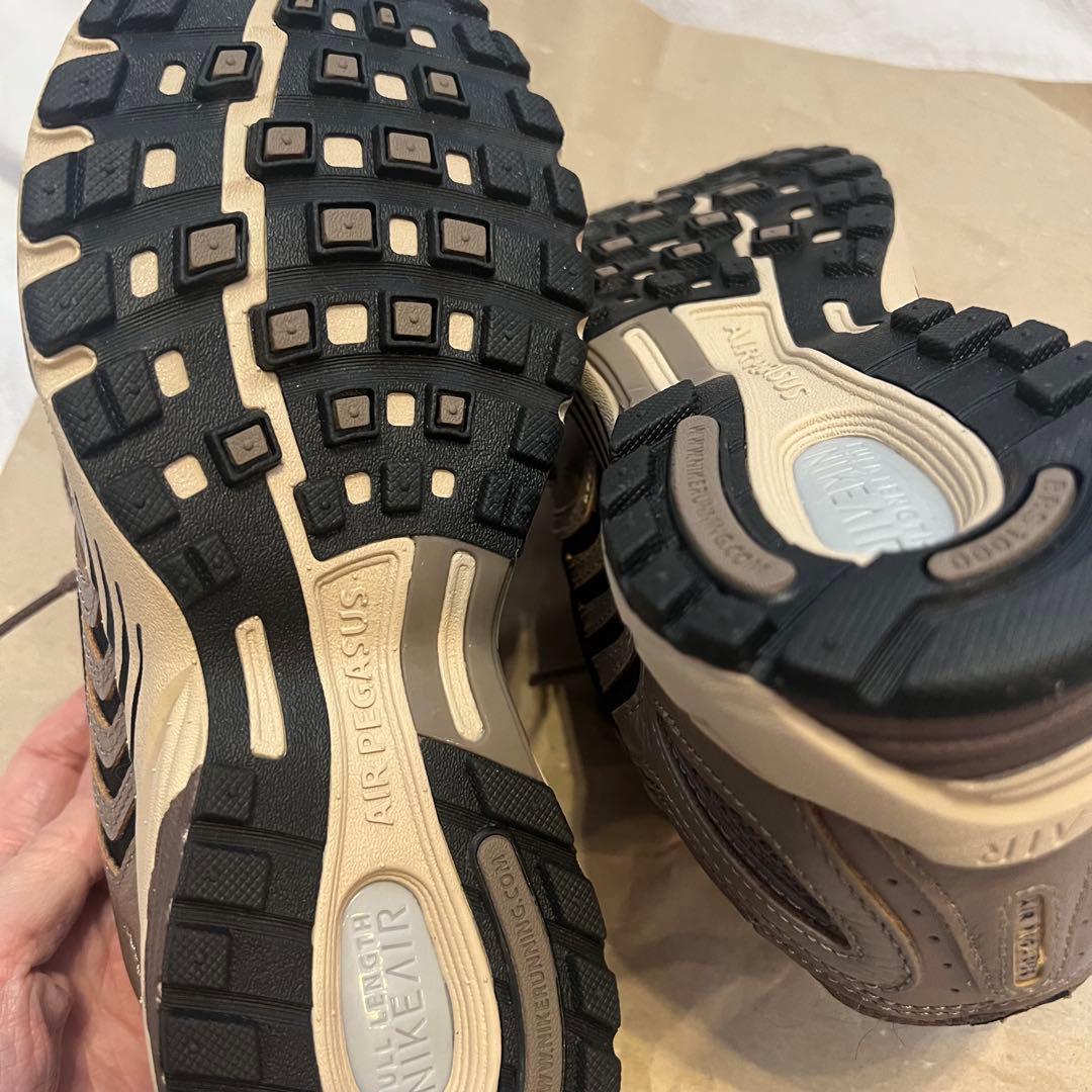 新品_Nike V2K RUNモカベージュスニーカー