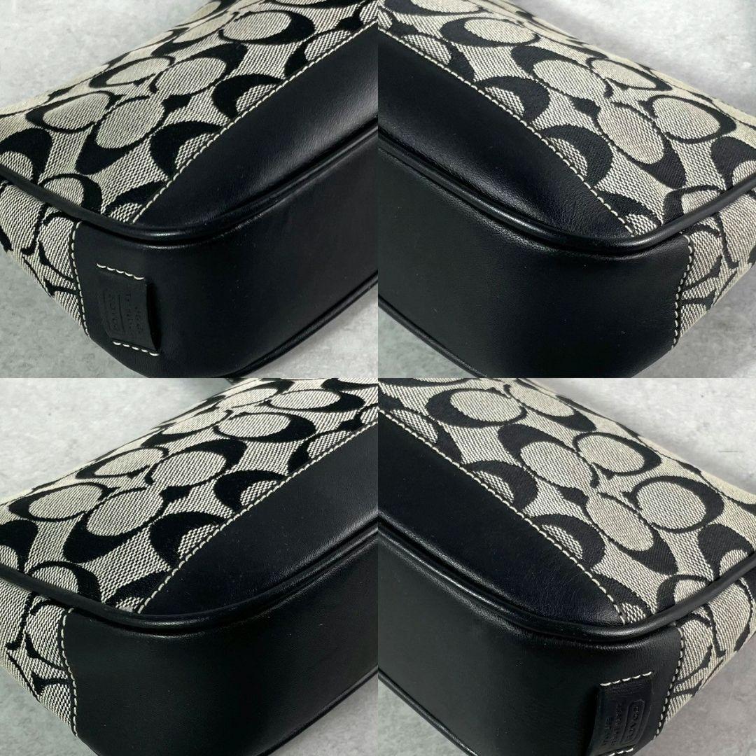 バッグ Coach accessory pouch vintage signature