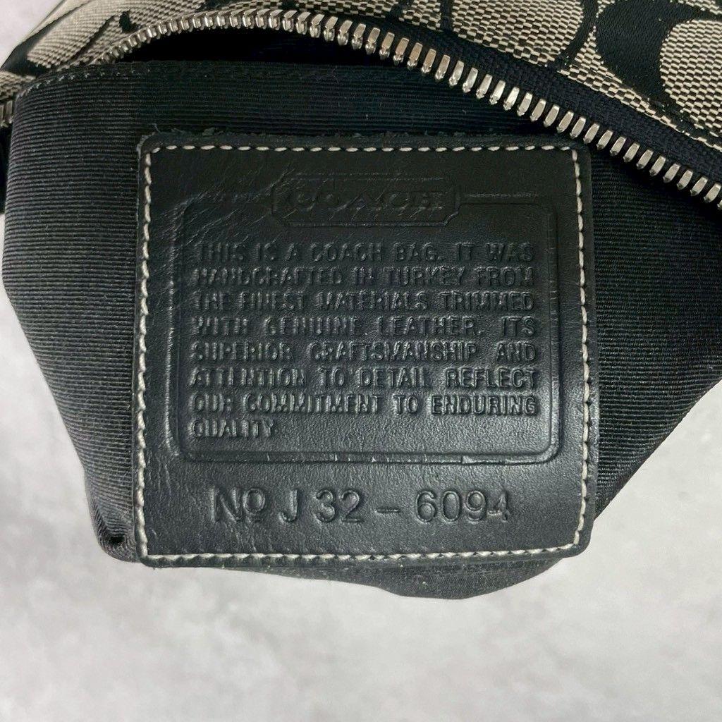 バッグ Coach accessory pouch vintage signature