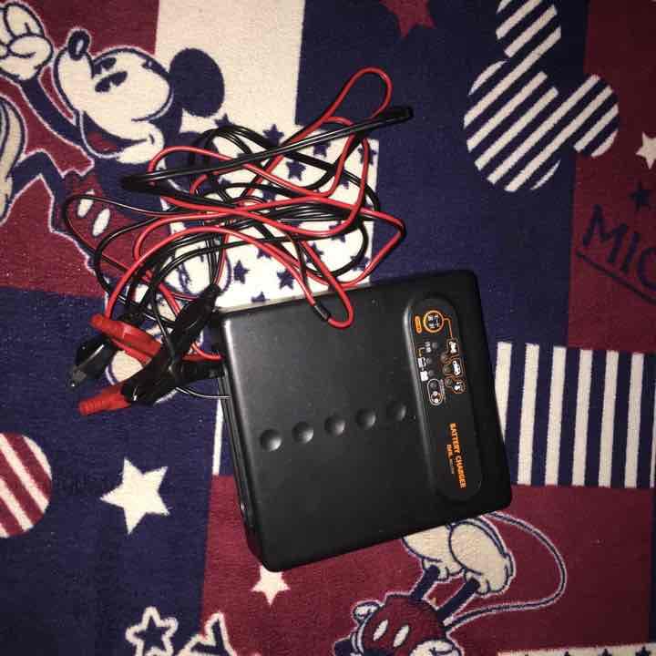 バイクのバッテリー&バッテリーの充電機セット品