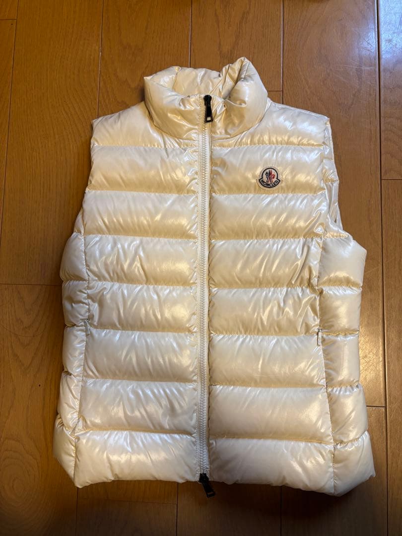 モンクレール ダウンベスト　白