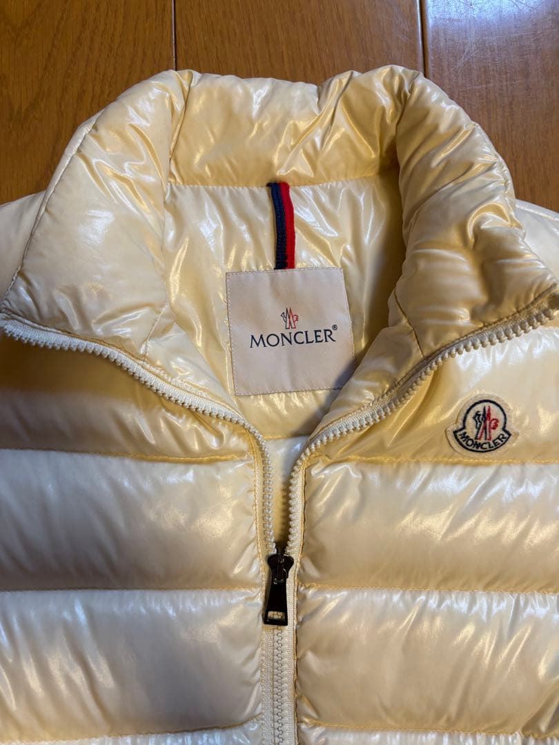 モンクレール ダウンベスト　白