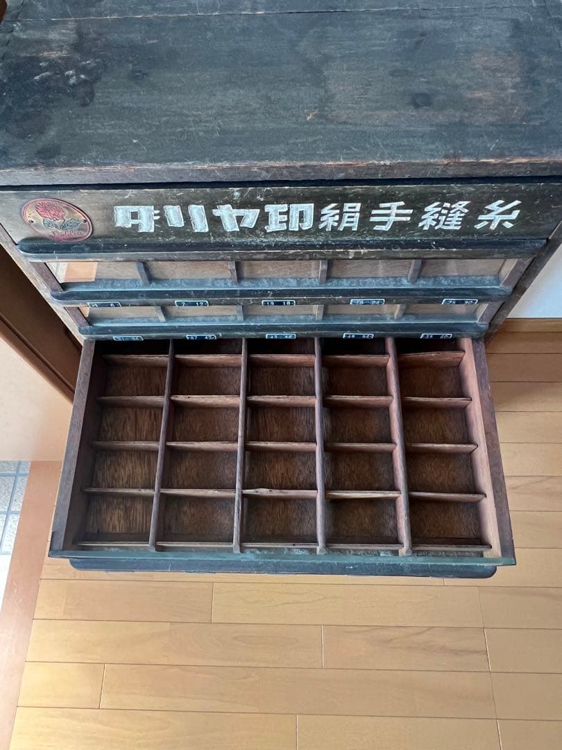 ダリヤ印 ミシン糸棚　アンティーク棚