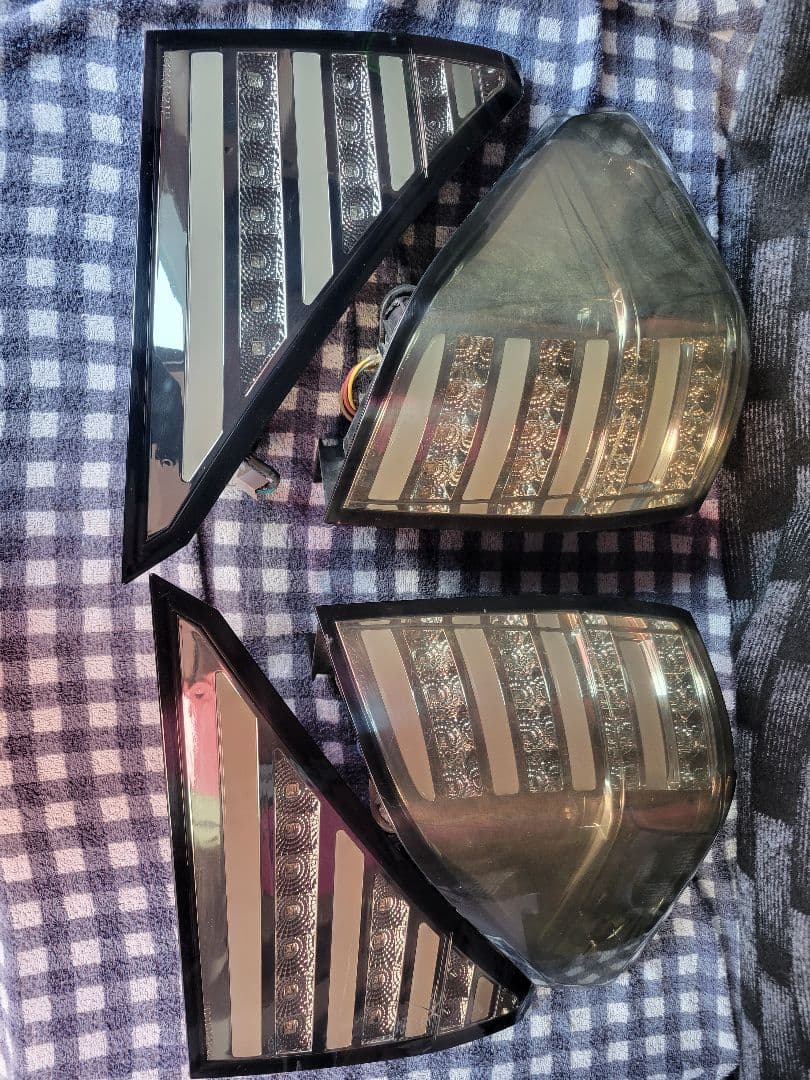 20 アルファード ヴェルファイア　テールランプ