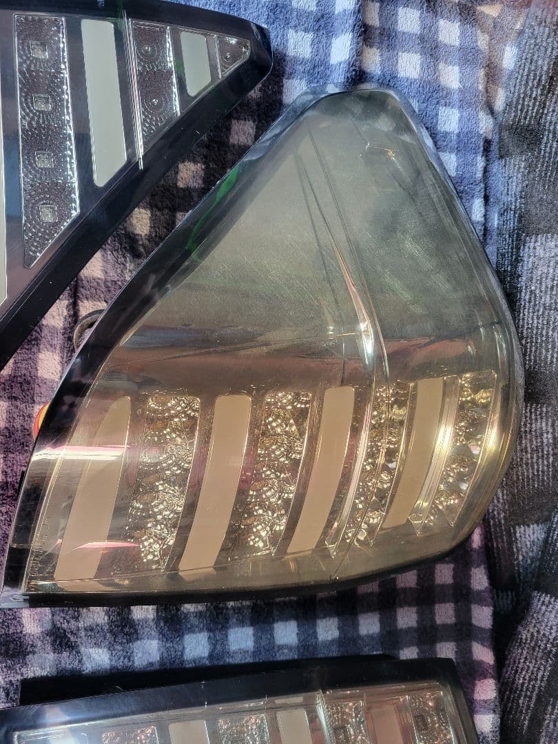 20 アルファード ヴェルファイア　テールランプ