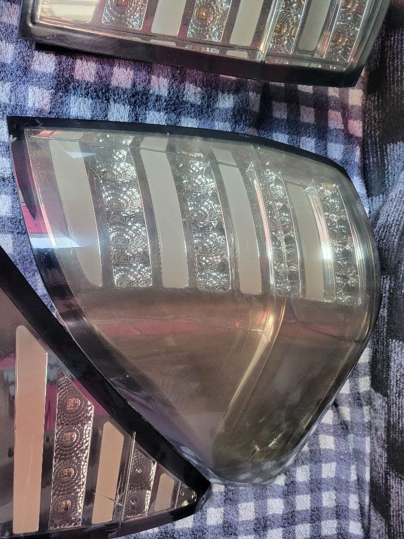 20 アルファード ヴェルファイア　テールランプ