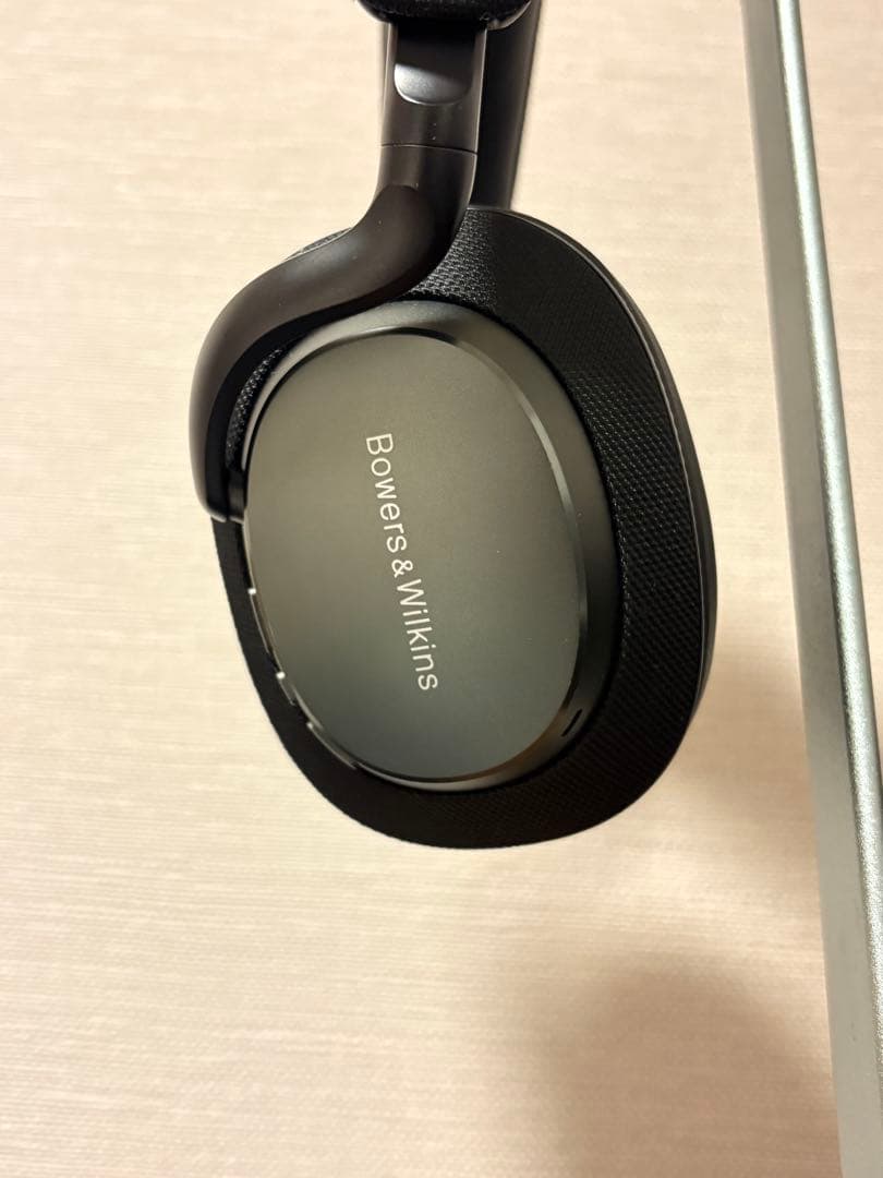 Bowers ＆ Wilkins Px7 S3（スタンド付き）