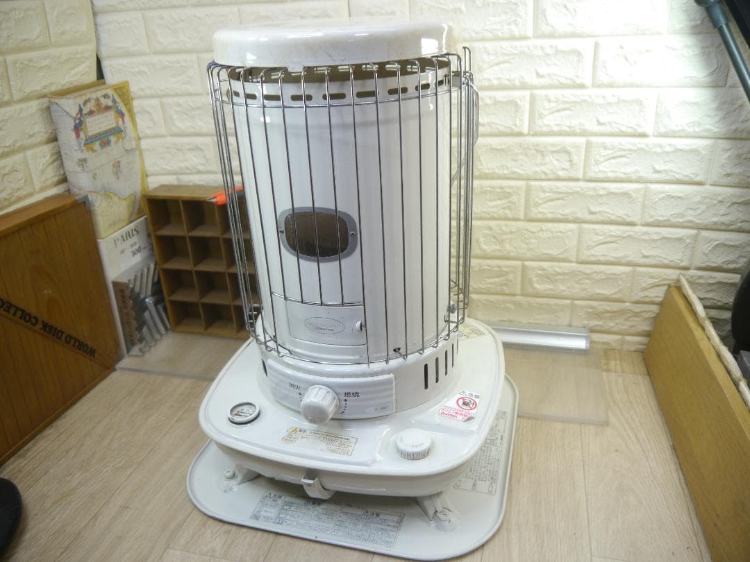 送料無料サービス◆2013⑦◆コロナ　灯油ストーブ 円筒形 ホワイト