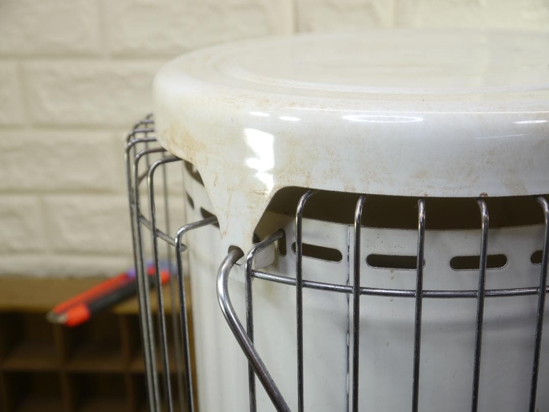 送料無料サービス◆2013⑦◆コロナ　灯油ストーブ 円筒形 ホワイト