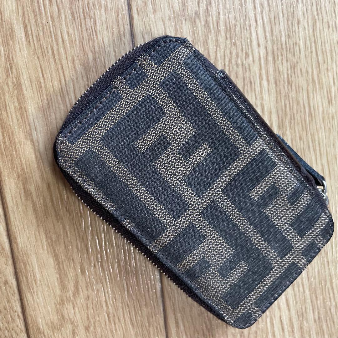 【人気】FENDI フェンディ ズッカ柄 6連キーケース ラウンドファスナー