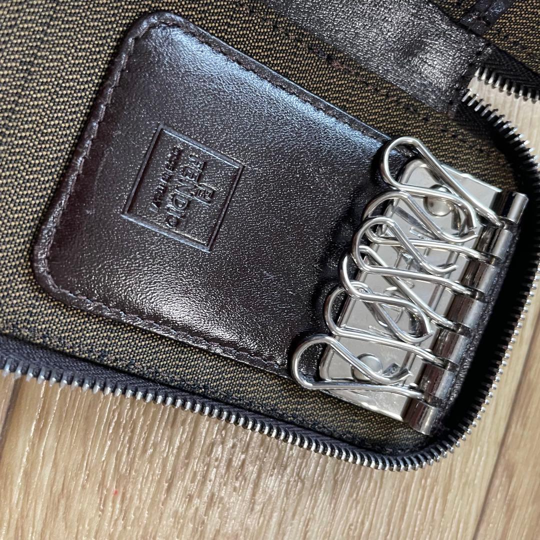 【人気】FENDI フェンディ ズッカ柄 6連キーケース ラウンドファスナー