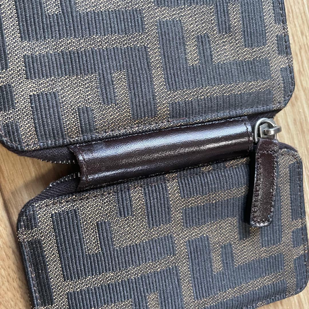 【人気】FENDI フェンディ ズッカ柄 6連キーケース ラウンドファスナー