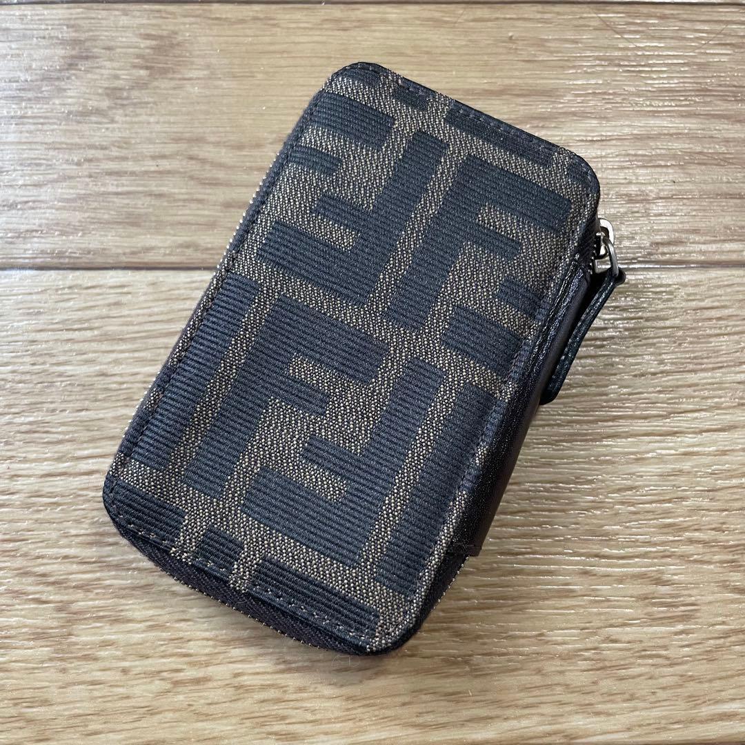 【人気】FENDI フェンディ ズッカ柄 6連キーケース ラウンドファスナー