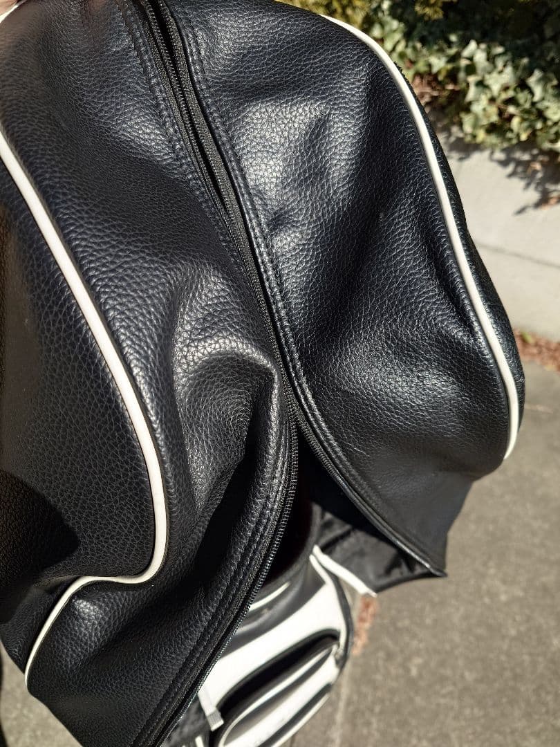 トミーヒルフィガー　キャディバッグ　ブラック/ホワイト