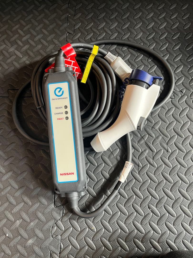 日産 純正充電ケーブルです。