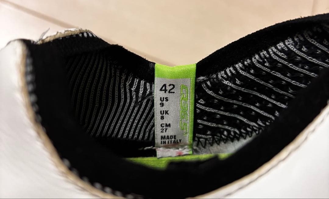 Q36.5 ユニークロード　ホワイト　EU42サイズ 26.5〜27.0cm