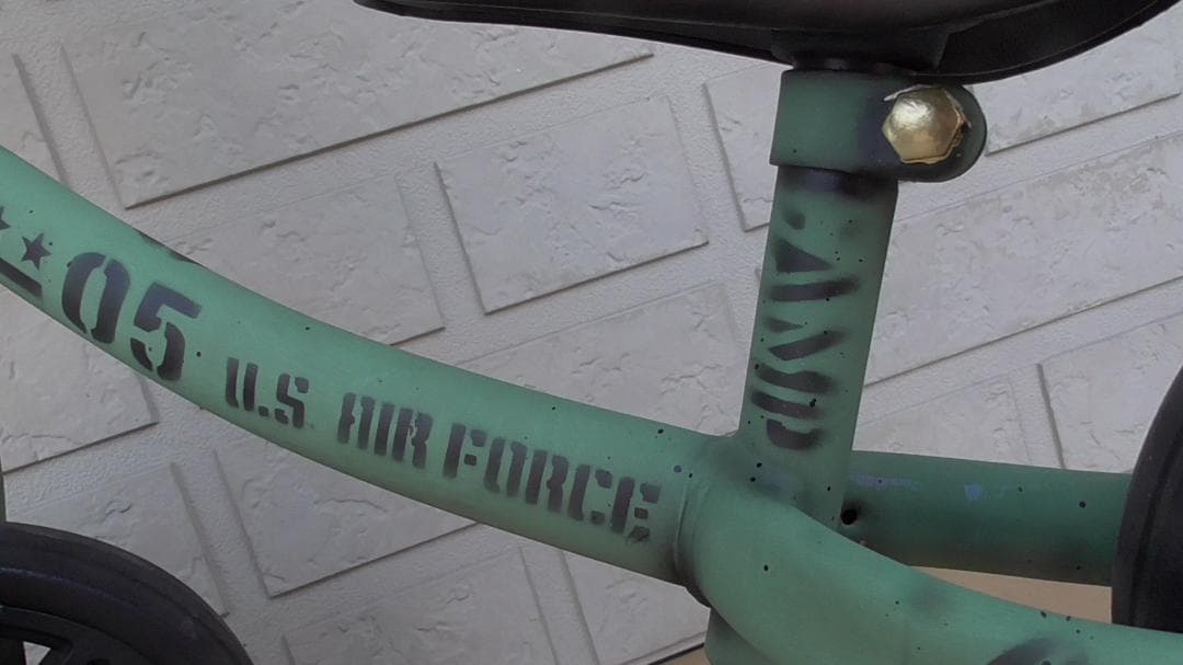 展示品 キッズバイク 足けり インテリア 9インチ？ ストライダー シャビー