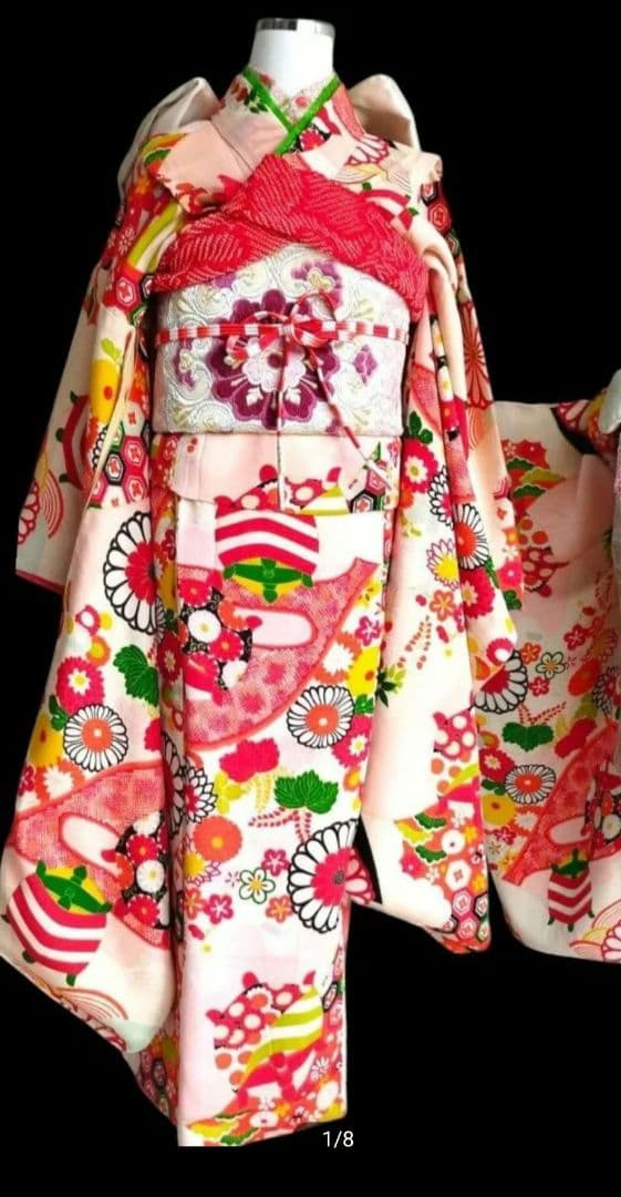 アンティーク薄ピンクの着物と3歳着物