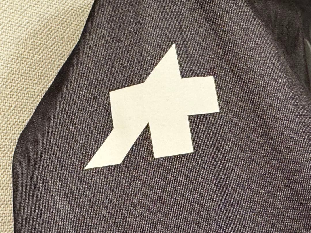 究極軽量レインジャケットASSOS SchlossHund EQUIPE RS