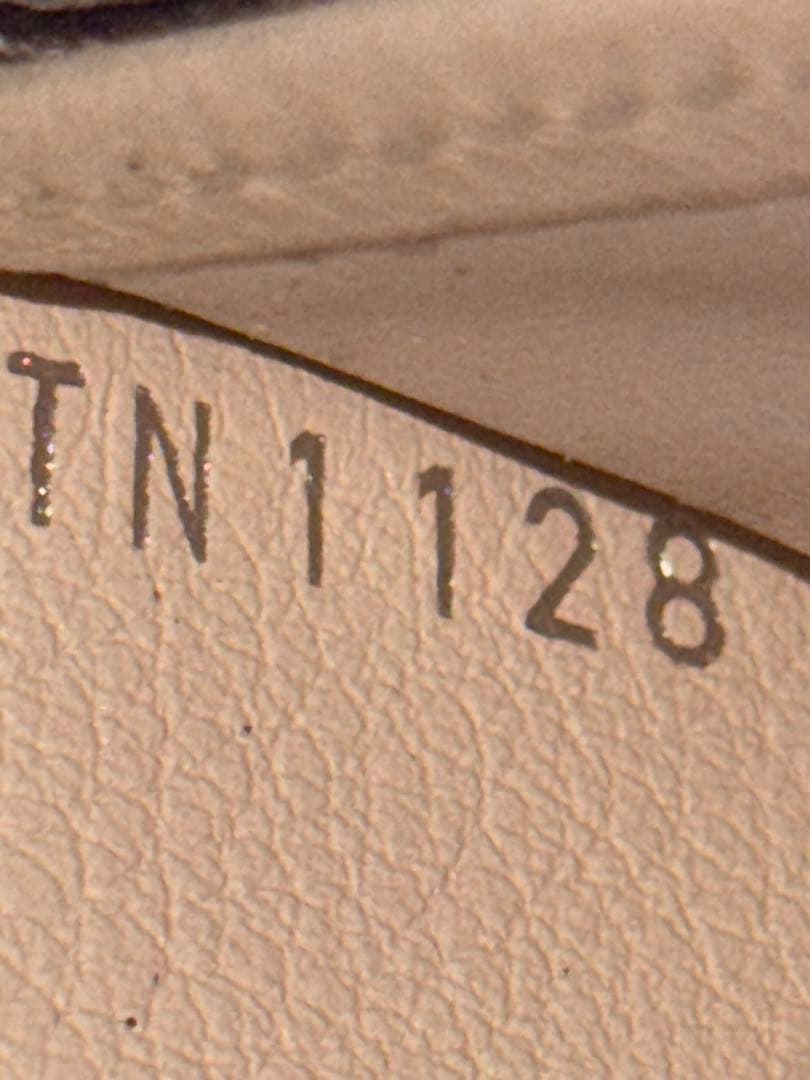 Louis Vuitton マヒナ ジッピーウォレット ルイヴィトン 長財布