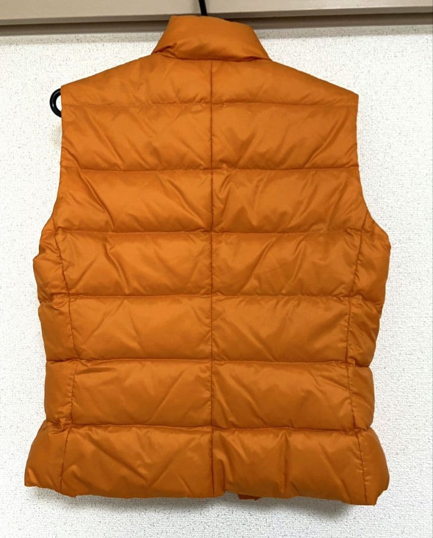 MONCLER オレンジ ダウンベスト アニメーションタグ
